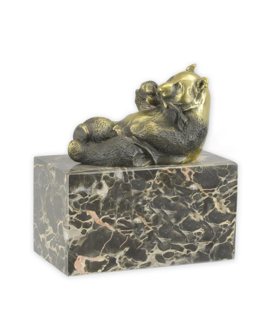 Bronzen beeld van een etende panda Bronzen beeld van een etende panda