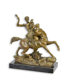 Bronzen beeld Theseus die de centaur Bianor doodt
