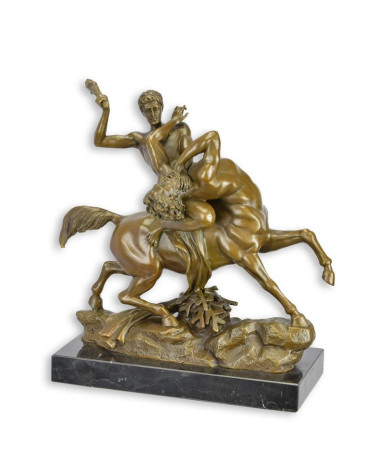 Bronzen beeld Theseus die de centaur Bianor doodt