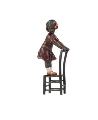Bronzen meisje op kruk beeld type 1