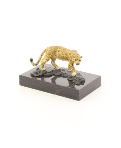 Bronzen beeld van een jaguar Bronzen beeld van een jaguar