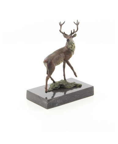 Bronzen beeld van een edelhert type 1 Bronzen beeld van een edelhert type 1