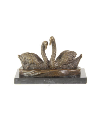 Bronzen beeld van een paar zwanen