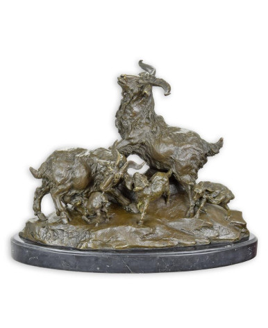 Bronzen beeld van een familie geiten