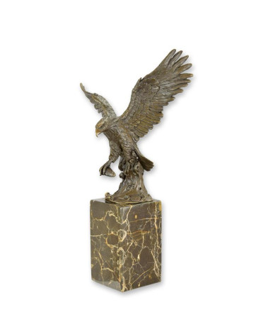 Bronzen beeld van een visarend Bronzen beeld van een visarend