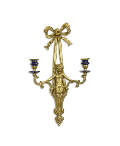 Wandlamp van brons met porselein details