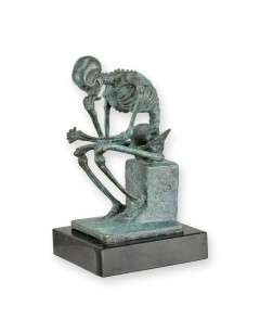 Bronzen groene skelet denker beeld