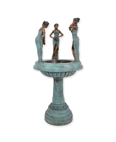 Bronzen fontein met 3 vrouwen Bronzen fontein met 3 vrouwen