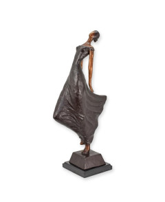 Modern bronzen beeld van dame op marmeren voet
