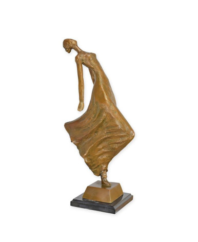 Bronzen beeld van dansende vrouw in kleding