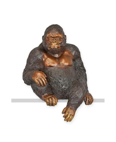 Bronzen zittende gorilla beeld