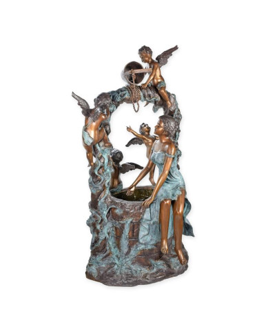 Bronzen beeld dame zittend op vijver met vier putti