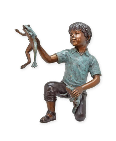 Bronzen jongen met kikker beeld