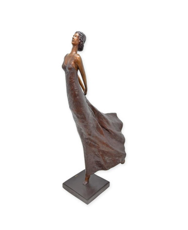 Bronzen beeld vrouw in jurk Bronzen beeld vrouw in jurk