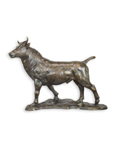 Bronzen stieren beeld op sokkel