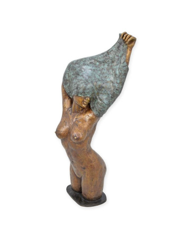 Bronzen beeld uitkleedende vrouw Bronzen beeld uitkleedende vrouw