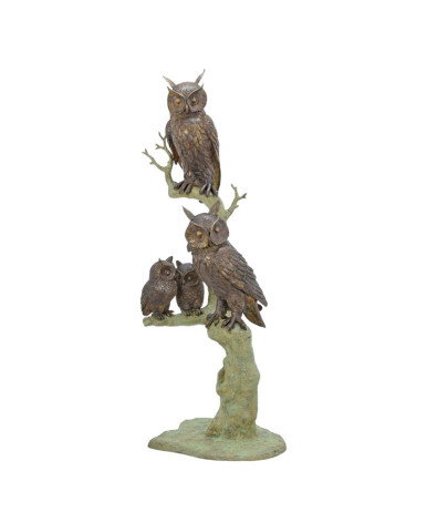 Bronzen beeld van twee uilen met uilskuikens in boom