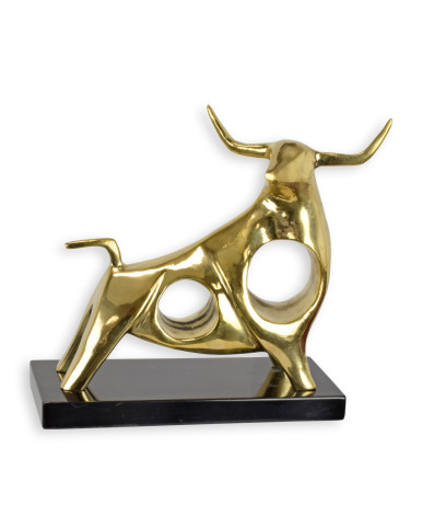 Bronzen beeld van een staande stier op een marmeren voet type 3