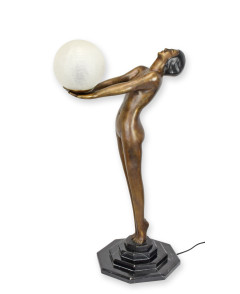 Bronzen staand art deco naaktbeeld met glazen schaal Bronzen staand art deco naaktbeeld met glazen schaal