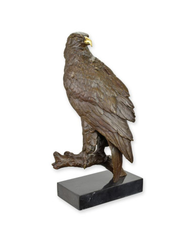 Bronzen beeld van een adelaar in rust Bronzen beeld van een adelaar in rust