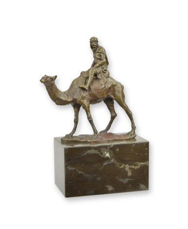 Bronzen beeld van een kameel en ruiter