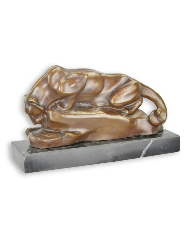 Bronzen poema beeld bij waterpoel Bronzen poema beeld bij waterpoel