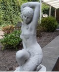 Beeld vrouw sensueel beton