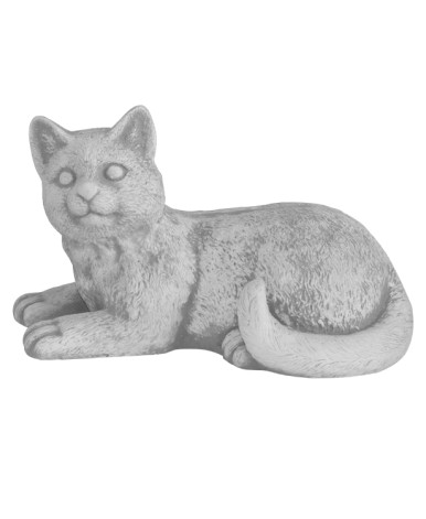 Tuinbeeld poes liggend