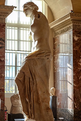 venus van milo louvre parijs